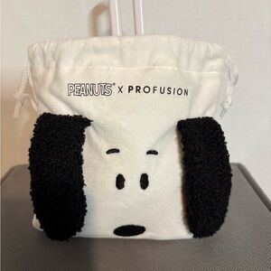 Peanuts x Profusion White and Black Drawstring Bag Beauty Set